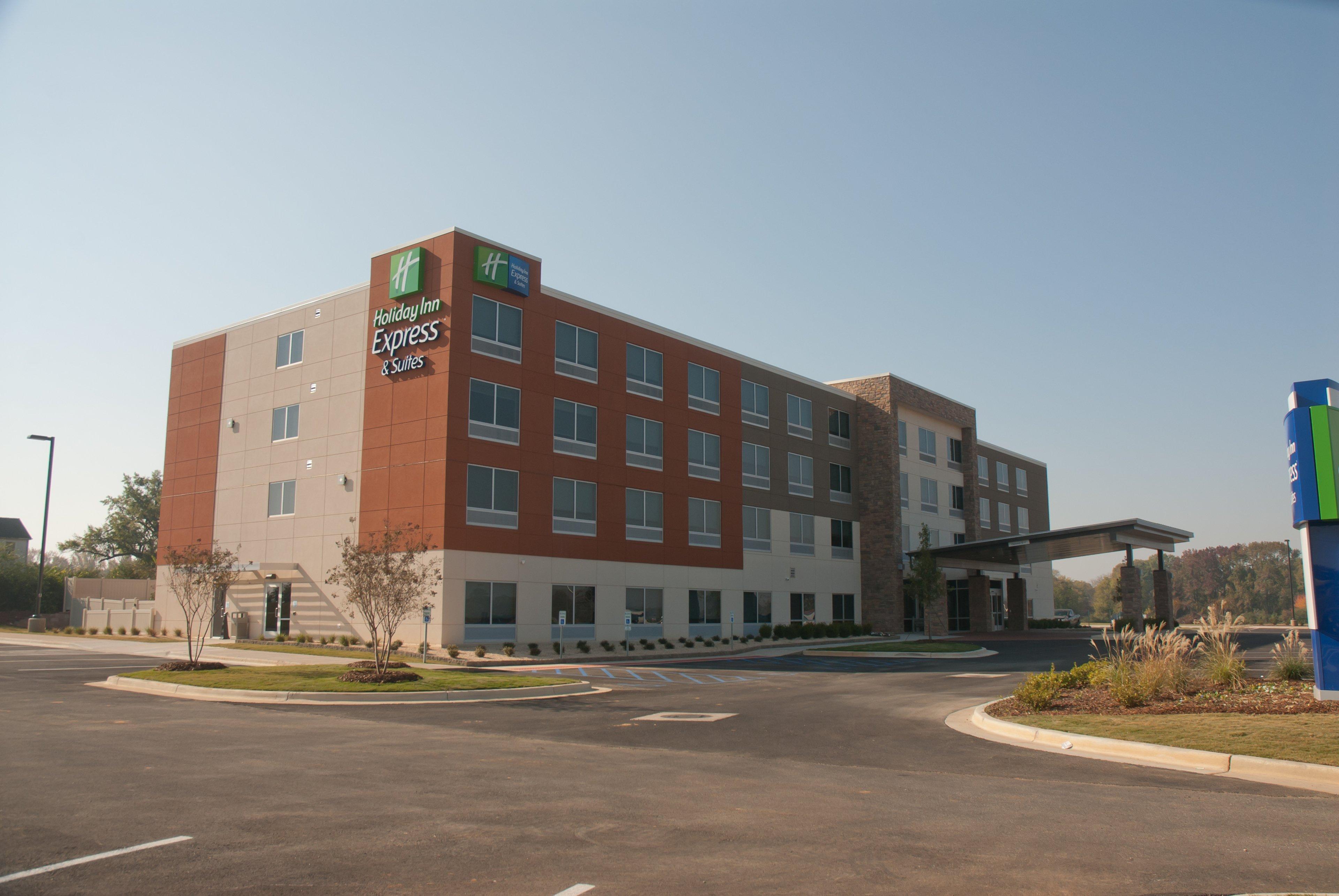 Holiday Inn Express Hotel & Suites Decatur Exterior photo